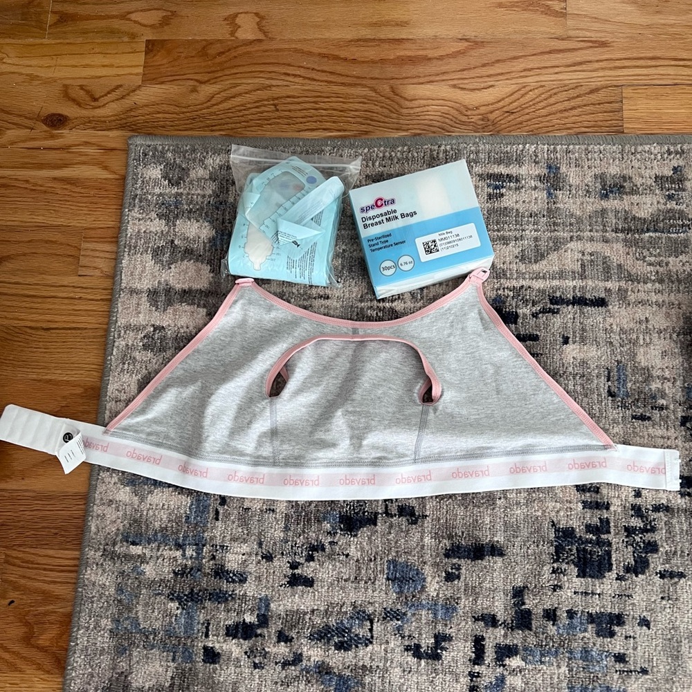 Bravado nursing bra size medium / 60 breast disposable breast milk bags